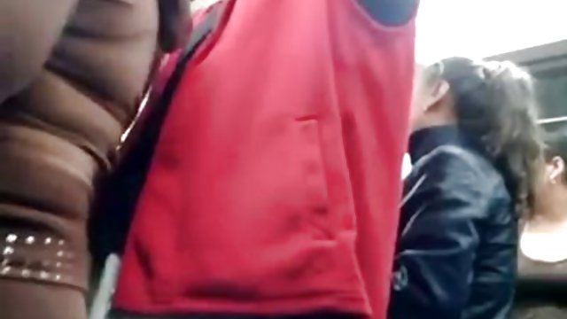 개최된 스파이 섹스,그녀는 볼 포르노 보고 빨아