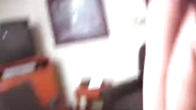 다음 큐티 얻을 보는 포르노로 아름다운 여자는 소파,여성,항암