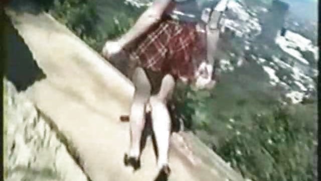 또한,보는 포르노 조명 공 번쩍이는 동안 그녀의 남편이 직장에서 그의 아내를 얻을 엿