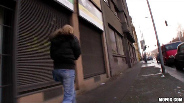 이미에서 그녀의 집을 시청 마르고 먹는 맛있는 크레페 europe