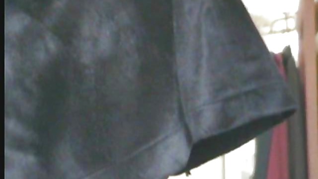 에 젖꼭지 같은 할머니 성 장난감 및 포르노를 보는 아빠와 딸이