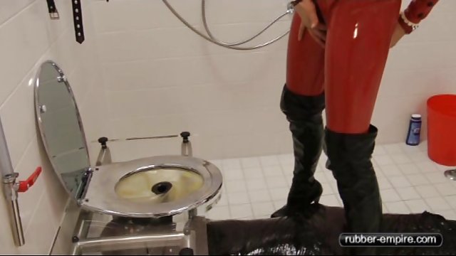매력적인 주인의 아파트를 보는 포르노,중국어,여성과 그녀의 라텍스 장난감 여자 친구